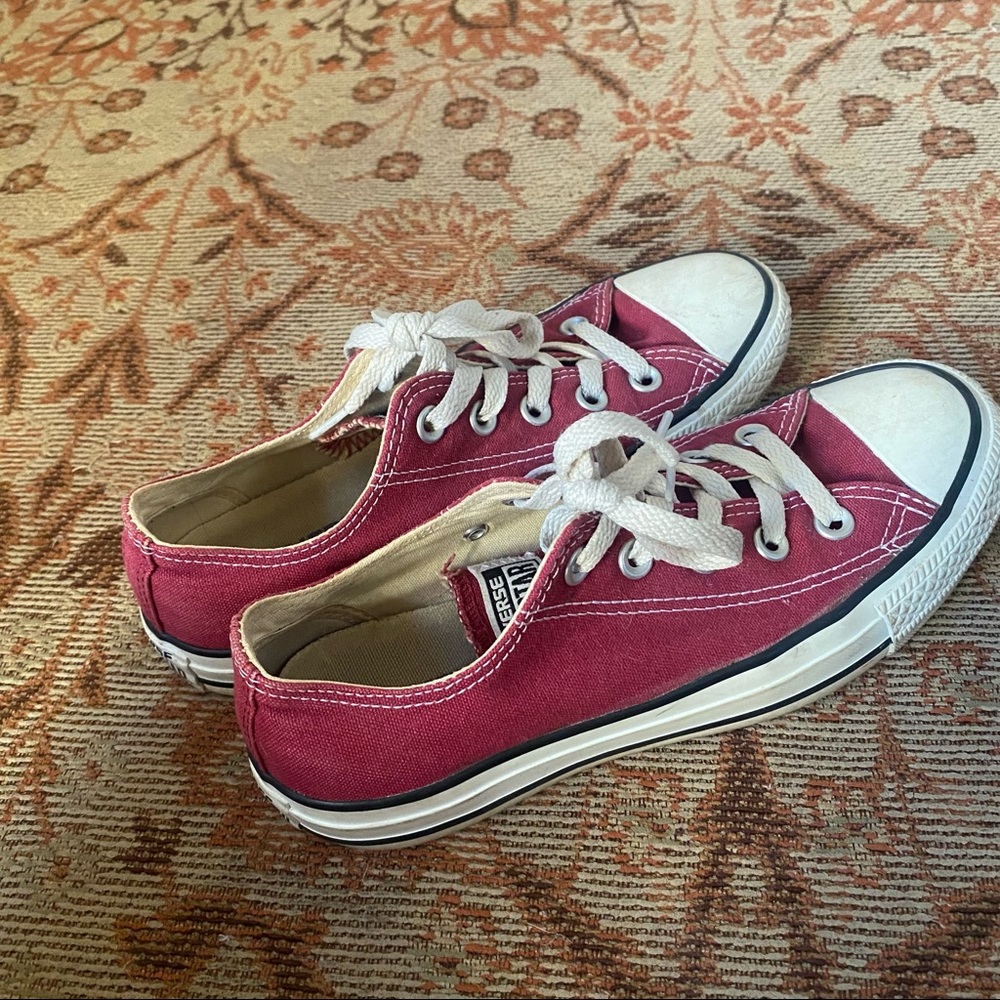 Maroon converse